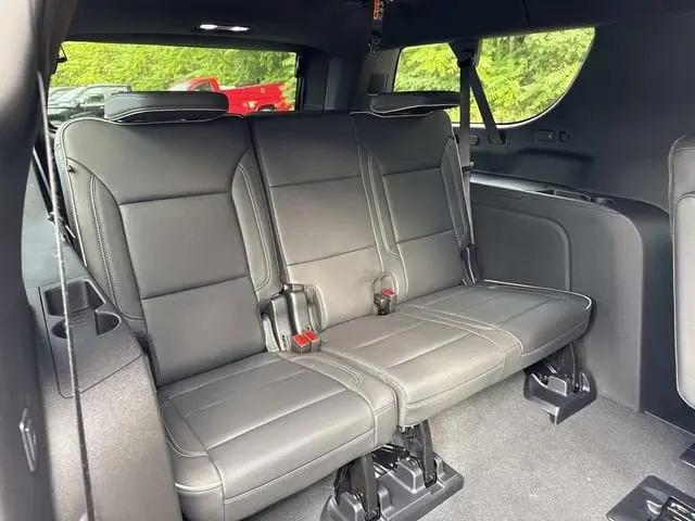 2025 Chevrolet Suburban 4WD Premier
