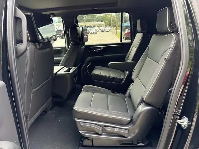 2025 Chevrolet Suburban 4WD Premier