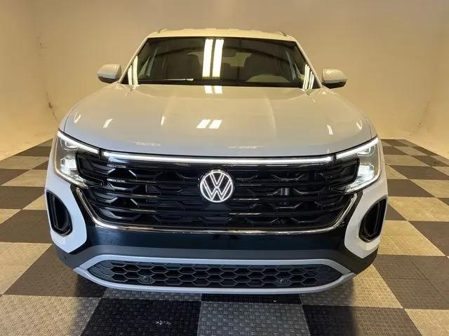 2026 Volkswagen Atlas Cross Sport SE with Technology