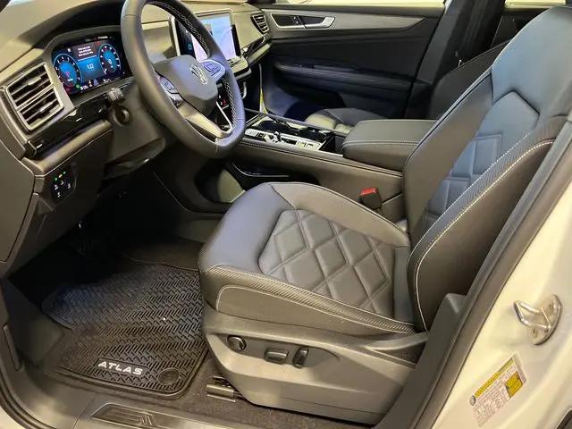2026 Volkswagen Atlas Cross Sport SE with Technology