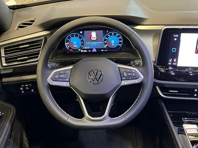 2026 Volkswagen Atlas Cross Sport SE with Technology