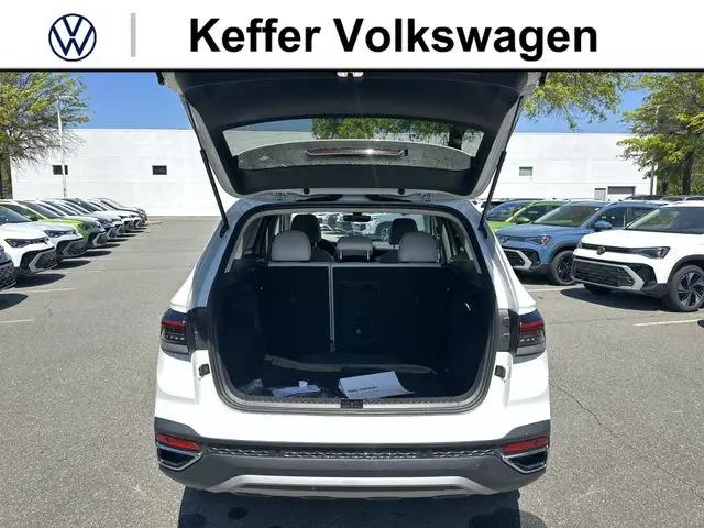 2026 Volkswagen Taos SE