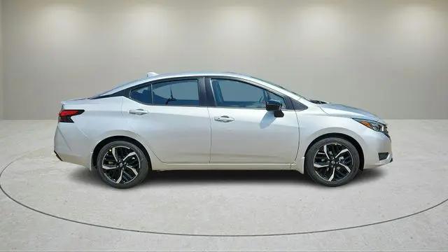 2025 Nissan Versa 1.6 SR