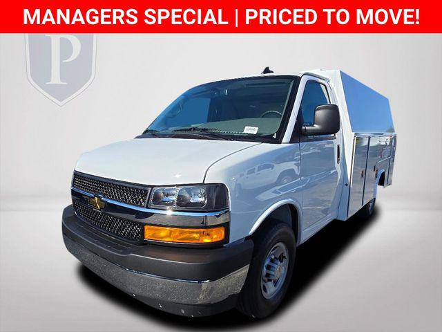 2025 Chevrolet Express Cutaway Work Van