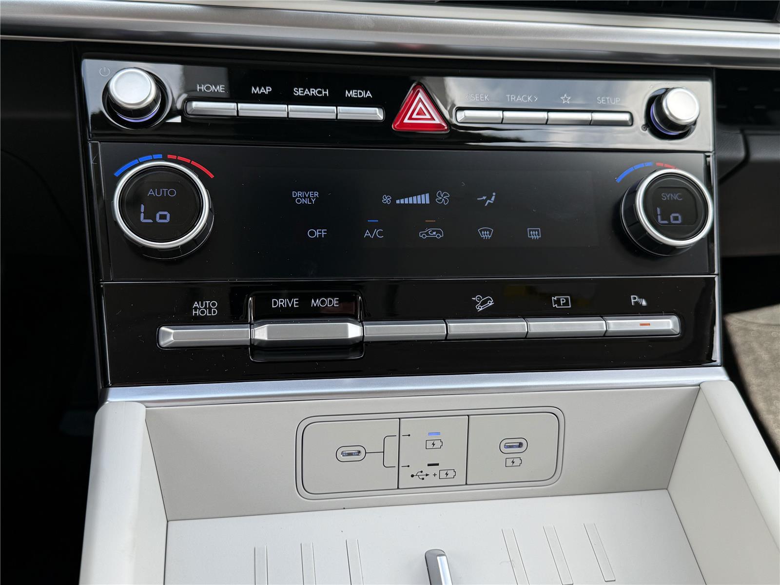 2026 Hyundai Santa Fe SE - Photo 16