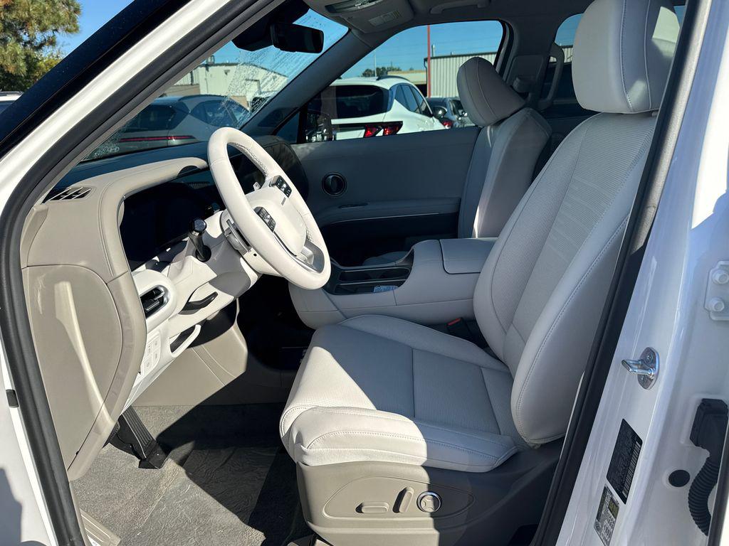 New 2026 White HYUNDAI Limited FWD image 10