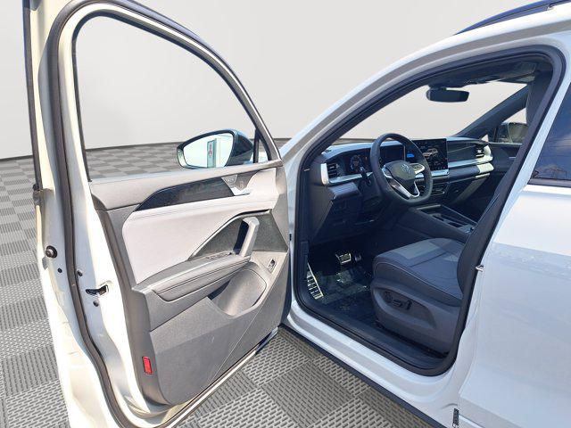 2025 Volkswagen Tiguan 2.0T SE R-Line Black