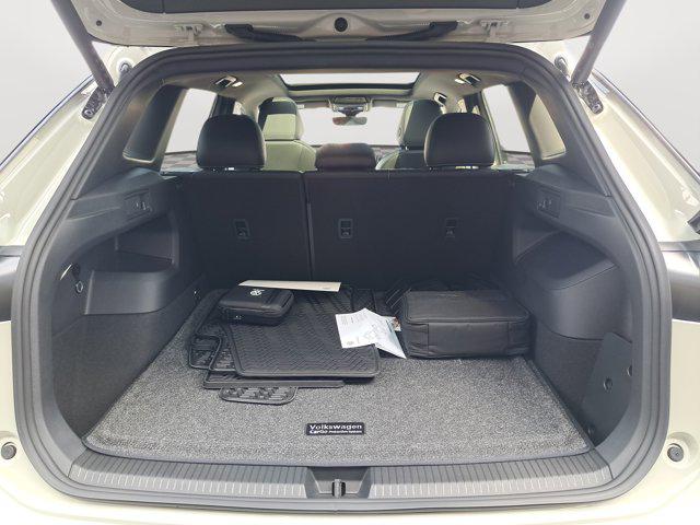 2025 Volkswagen Tiguan 2.0T SE R-Line Black