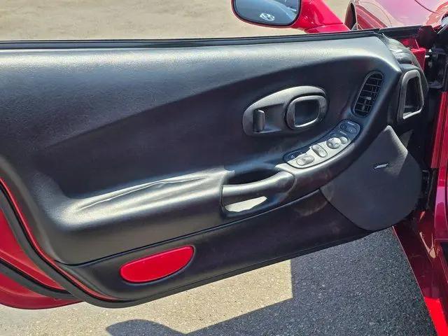 2004 Chevrolet Corvette Base