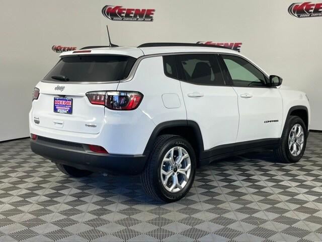 2025 Jeep Compass COMPASS LATITUDE 4X4