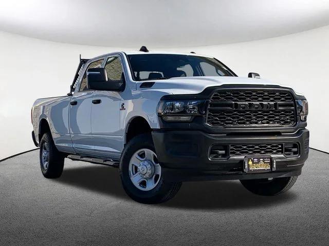 2024 RAM 3500 Tradesman Crew Cab 4x4 8 Box