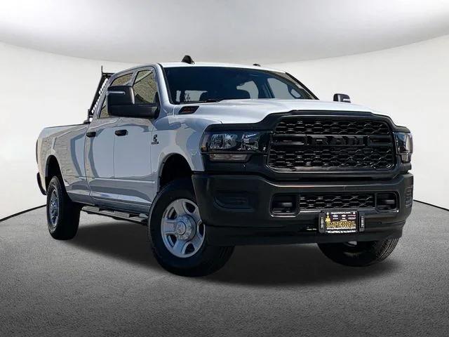 2024 RAM 3500 Tradesman Crew Cab 4x4 8 Box