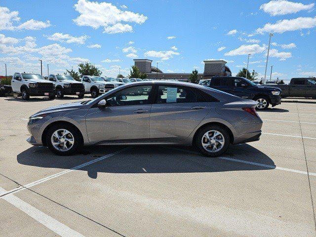 2022 Hyundai Elantra SE