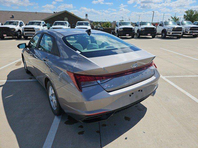 2022 Hyundai Elantra SE