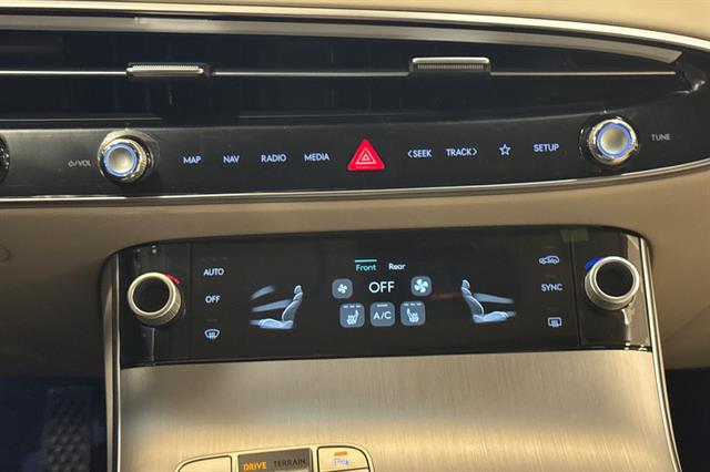 2026 Genesis GV70 2.5T Select