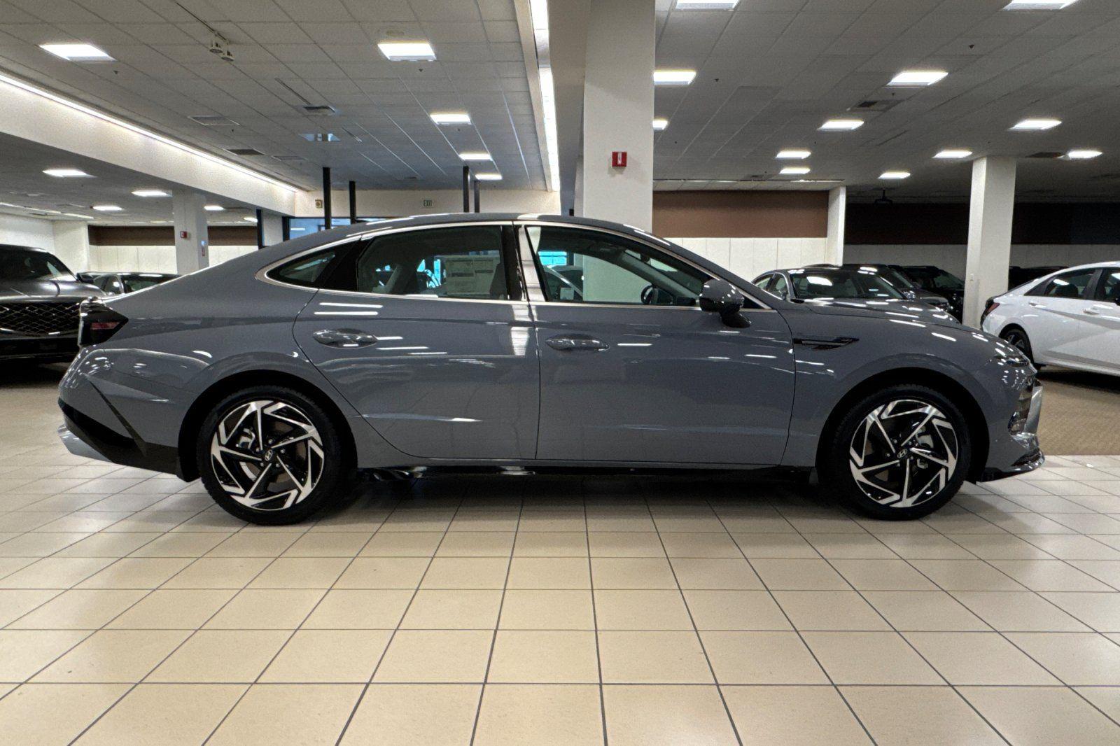 2025 Hyundai Sonata SEL - Photo 3