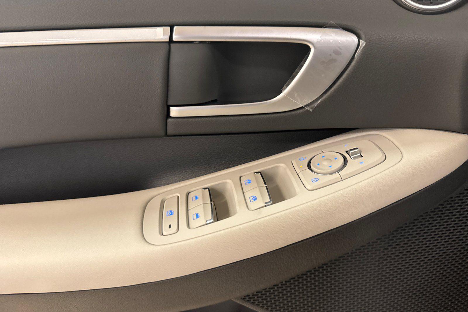 2025 Hyundai Sonata SEL - Photo 11