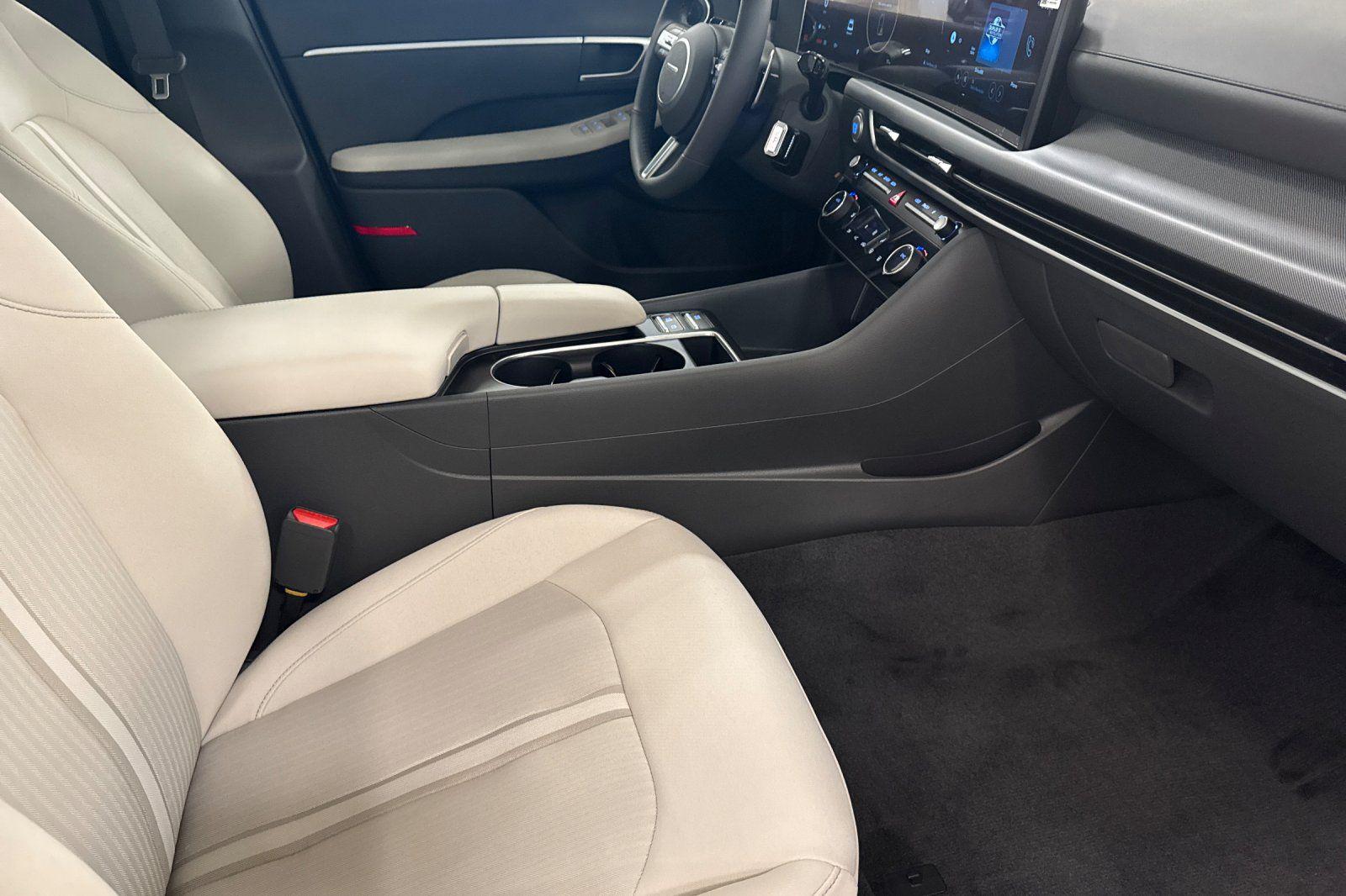 2025 Hyundai Sonata SEL - Photo 15