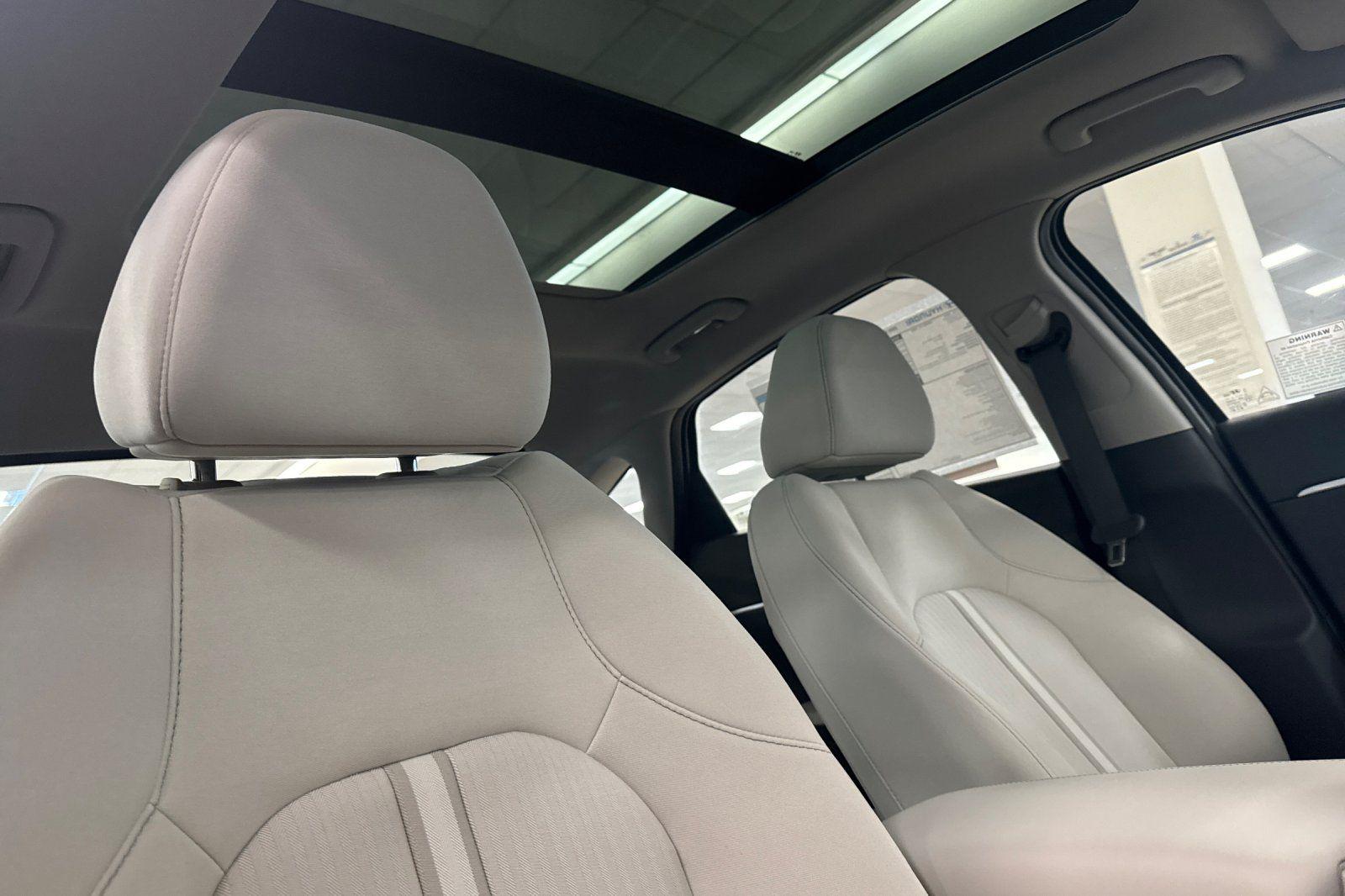 2025 Hyundai Sonata SEL - Photo 16