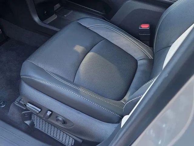 2025 Toyota Sienna Platinum