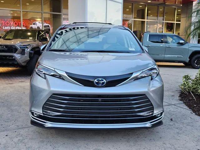 2025 Toyota Sienna Platinum