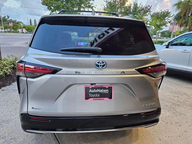 2025 Toyota Sienna Platinum