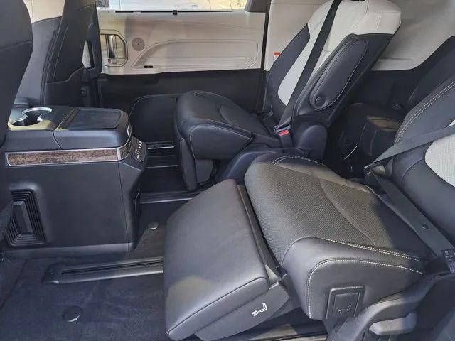 2025 Toyota Sienna Platinum