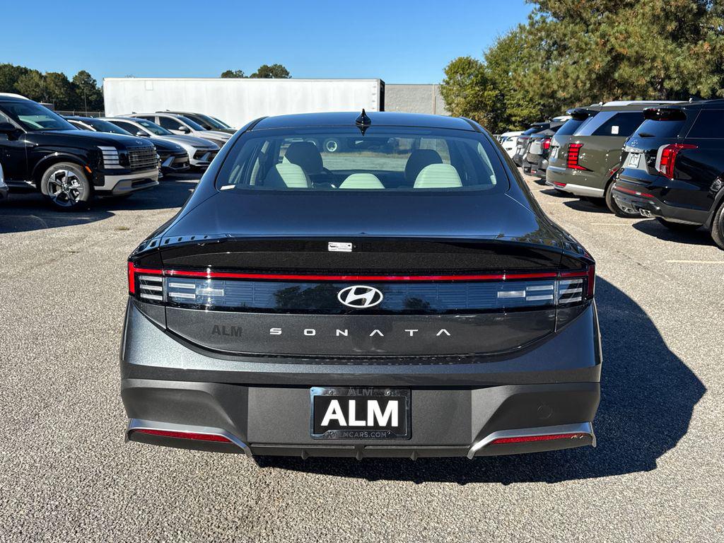 2026 Hyundai Sonata SE photo 4