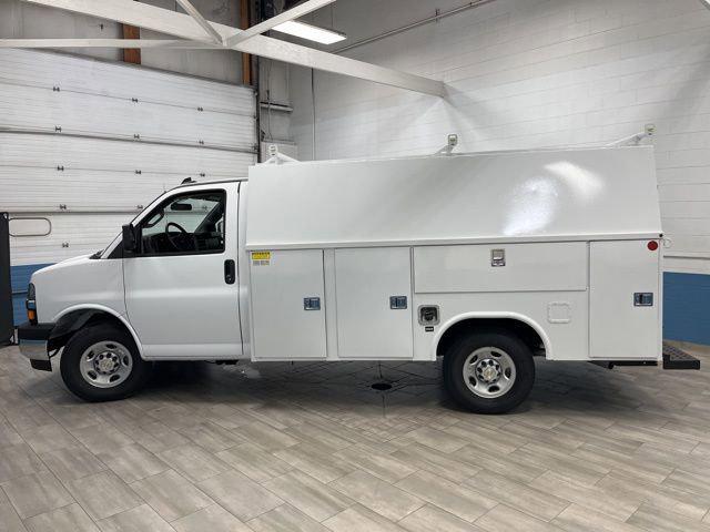 2025 Chevrolet Express Cutaway Work Van