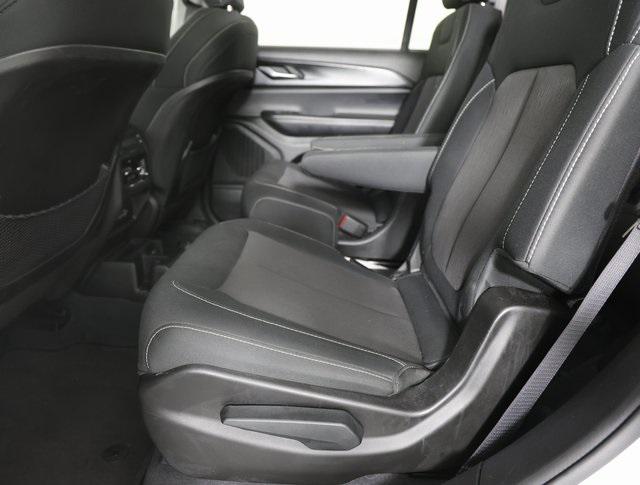 2023 Jeep Grand Cherokee L Laredo 4x2