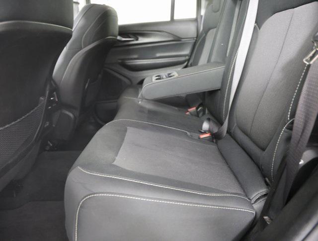 2023 Jeep Grand Cherokee Laredo 4x4