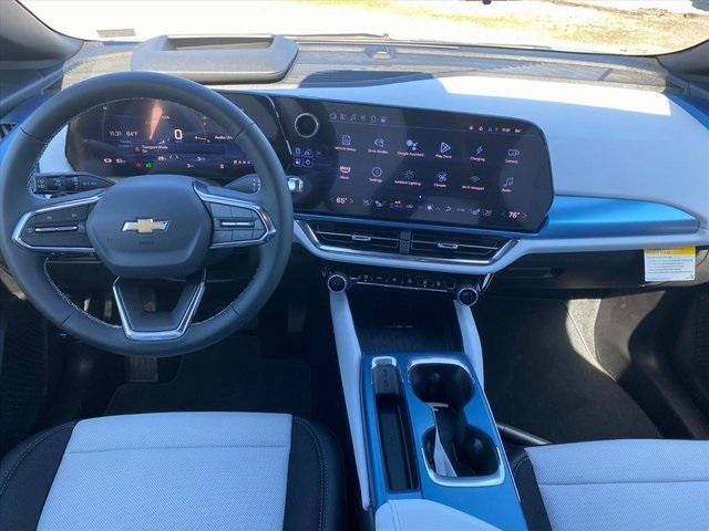 2025 Chevrolet Equinox LT 2