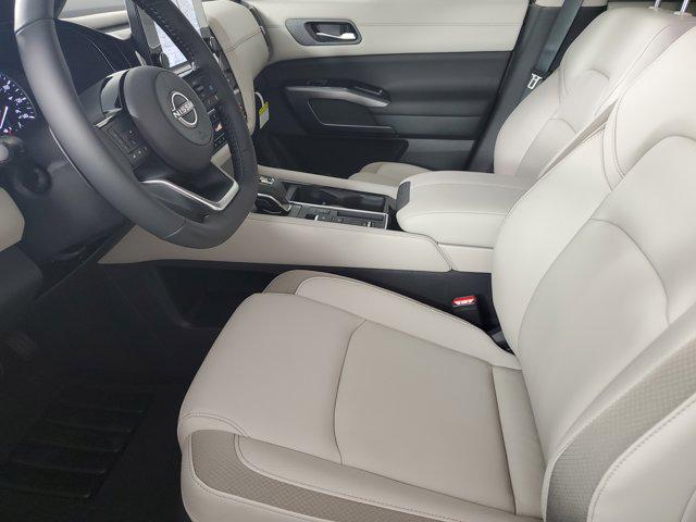 2025 Nissan Pathfinder SL FWD