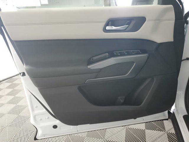 2025 Nissan Pathfinder SL FWD
