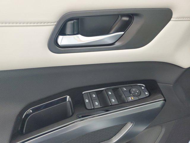 2025 Nissan Pathfinder SL FWD