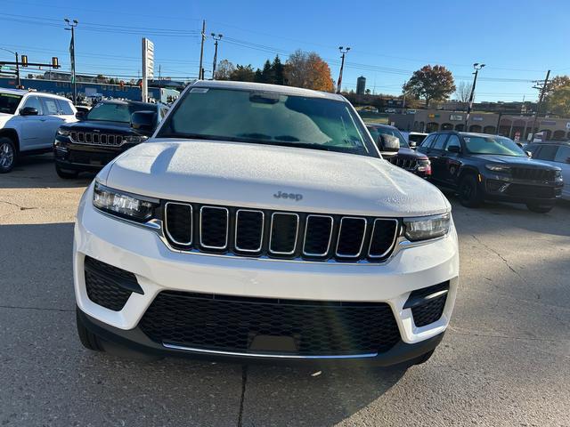 2025 Jeep Grand Cherokee GRAND CHEROKEE LAREDO 4X4 2025 Jeep Grand Cherokee GRAND CHEROKEE LAREDO 4X4