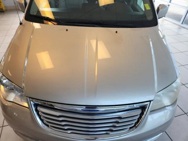 2014 Chrysler Town and Country Touring