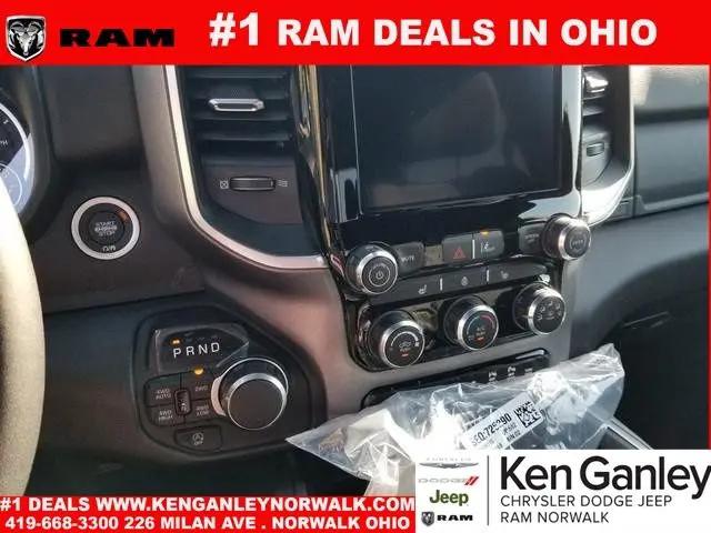2025 Ram 1500 Big Horn Crew Cab 4x4 5'7" Box