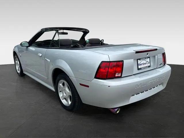 2004 Ford Mustang Deluxe