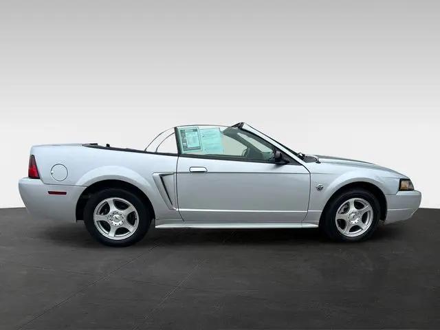 2004 Ford Mustang Deluxe