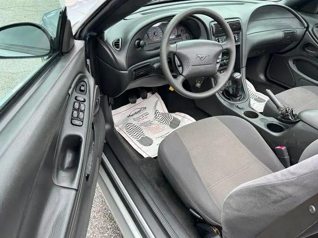 2004 Ford Mustang Deluxe