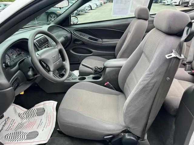 2004 Ford Mustang Deluxe
