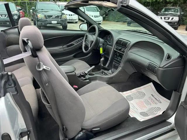 2004 Ford Mustang Deluxe