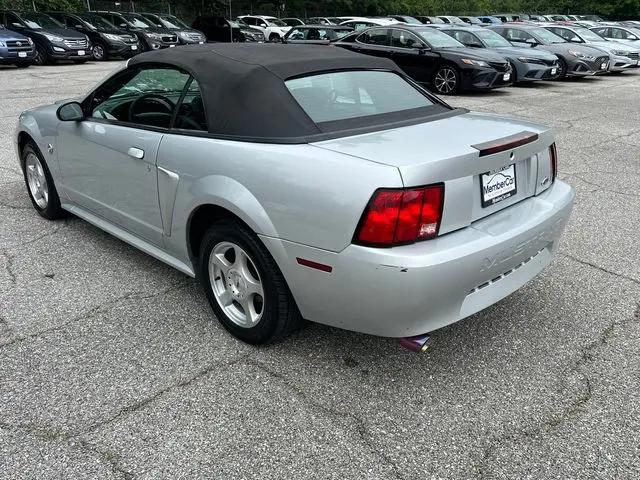 2004 Ford Mustang Deluxe