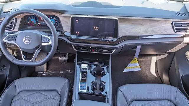 2026 Volkswagen Atlas SE with Technology