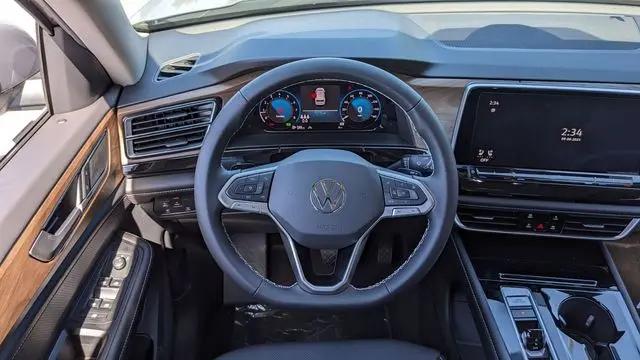 2026 Volkswagen Atlas SE with Technology