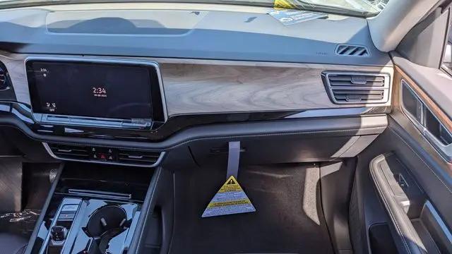 2026 Volkswagen Atlas SE with Technology