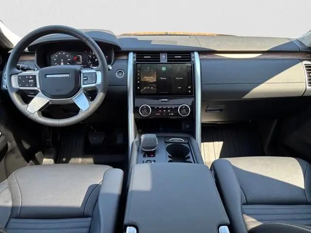 2024 Land Rover Discovery P300 S