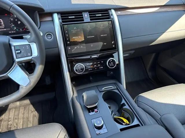2024 Land Rover Discovery P300 S