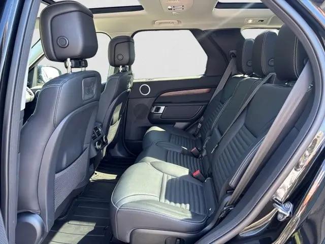 2024 Land Rover Discovery P300 S